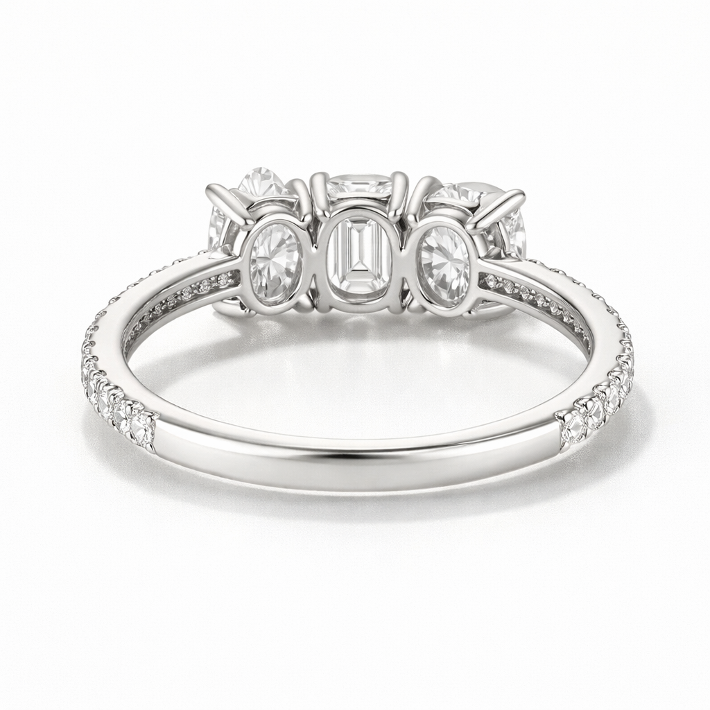 خاتم خطوبة بثلاثة أحجار مستديرة، زمرد وكمثرى